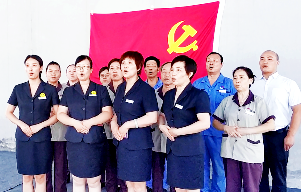 索克唱响红歌 共祝祖国富强